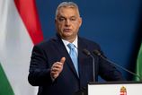 Aktivisti v Prahe obili plot madarskeho velvyslanectva cervenou farbou