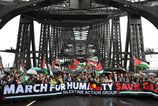 Masivny protest v Sydney Tisice ludi pochodovali aby podporili Palestincanov