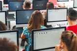 Znevyhodneni studenti dostanu podporu na internetove sluzby