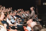 Magicka atmosfera Namestova Festival korenov ponuka umenie a diskusie