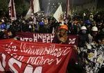 Zraneni policajti a novinari Vikendove protesty v Peru