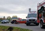 Po zrazke dvoch aut v Prievidzi zostal vodic zakliesneny v aute