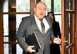 Tipos a minister Huliak rozdali seniorom seky na 120 tisic eur peniaze vsak zatial nie su kryte