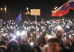 Tisice Slovakov prisli na namestia vypiskat mafiu