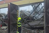 V areali firmy vo Velkach Kapusanoch spadla strecha tri osoby su nezvestne