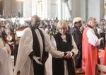 Sarah Mullallyova sa stala prvou zenou na cele anglikanskej cirkvi v Canterburi