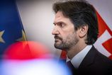 Ministerstvo obrany ztlmi LED obrazovku na budove Kukurica na noc ju bude vypinat