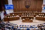 Napatie v parlamente narasta Nezaradeny poslanci sa mnozia niektore kluby bojuju o prezitie