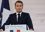 Pariz odhalil falosny web spajajuci Emmanuela Macrona s Jeffreym Epsteinom Za dezinformaciami stoji Rusko