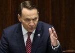 Polsky minister Sikorski varuje Rusko Pasivita a spoliehanie sa na inych je pozvankou k eskalacii