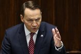 Polsky minister Sikorski varuje Rusko Pasivita a spoliehanie sa na inych je pozvankou k eskalacii
