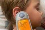 Pri superchripke aj nad 40 C Na znizenie vysokej horucky u deti vzdy ako prve volime liek nie studene obklady A nikdy nie na hlavu a koncetiny vysvetluje pediatricka