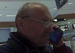 V bratislavskom nakupnom centre sa pohyboval zlodej ktory kartou vybral tisice eur Policia patra po totoznosti tohto muza