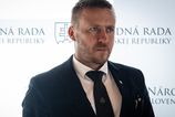 opozycne strany ziadaju o odvolanie kotlra kritizuju jeho kroky v svislosti s pandmiou