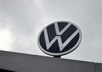 Volkswagen vlani ziskal takmer o polovicu menej globalne predaje stagnovali