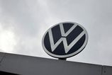 Volkswagen vlani ziskal takmer o polovicu menej globalne predaje stagnovali