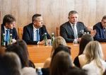 Najprv beseda az potom skusa Ako Robert Fico diskutoval so studentmi v Kosiciach