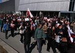 Napatie na severe Stovky Groncanov protestovali pri otvoreni noveho konzulatu USA premier sa nezucastnil na otvoreni