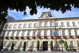 Ustavny sud pozastavil staznosti v tendri na zachranku z roku 2019 a odkazal na spravne sudy
