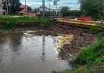 V presovskej casti Nizna Sebestova sa zrutili stavebne podpery most poskodeny nie je