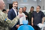 Juraj Blanar na Ukrajine daroval lekarske pristroje za statisice eur a vyzdvihol pracu miestnych doktorov