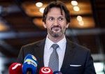 Opozicne KDH utoci na Kalinaka kvoli presovskej nemocnici Hrozi mu odvolanie z postu ministra obrany