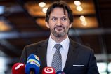 Opozicne KDH utoci na Kalinaka kvoli presovskej nemocnici Hrozi mu odvolanie z postu ministra obrany