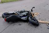 Policia zasahuje pri vaznej dopravej nehode V Trstenej doslo k zrazke auta a motocyklu hlavny tah je ciastocne uzatovreny