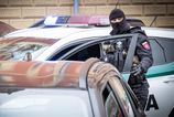 Velky protidrogovy zasah v Martine Elitni policialti zadrzali styri osoby a zaisili nezname latky
