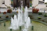 Nitra sa opat oivuje vodou a svetlom Mesto po rokoch spustilo modernu fontanu na Svatoplukovom namesti