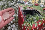 Slovensko paralyzuju burky Zapad hlasi nehody na R1 zrusene vlaky a popadane stromy na severe hrozia povodne video