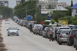 giganticke rady pred cerpacimi stanicami v rusku satelitne snimky odhaluju kilometrove kolony aut na benzin