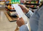 Slovaci viac minaju v kamenych obchodoch Maloobchodne trzby druhy mesiac po sebe realne vzrastli o 2 percenta