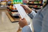 Slovaci viac minaju v kamenych obchodoch Maloobchodne trzby druhy mesiac po sebe realne vzrastli o 2 percenta
