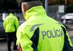 Zasah policie v Matuskove Policajti zachranili zabarikadovaneho muza ktory hrozil sebaposkodenim
