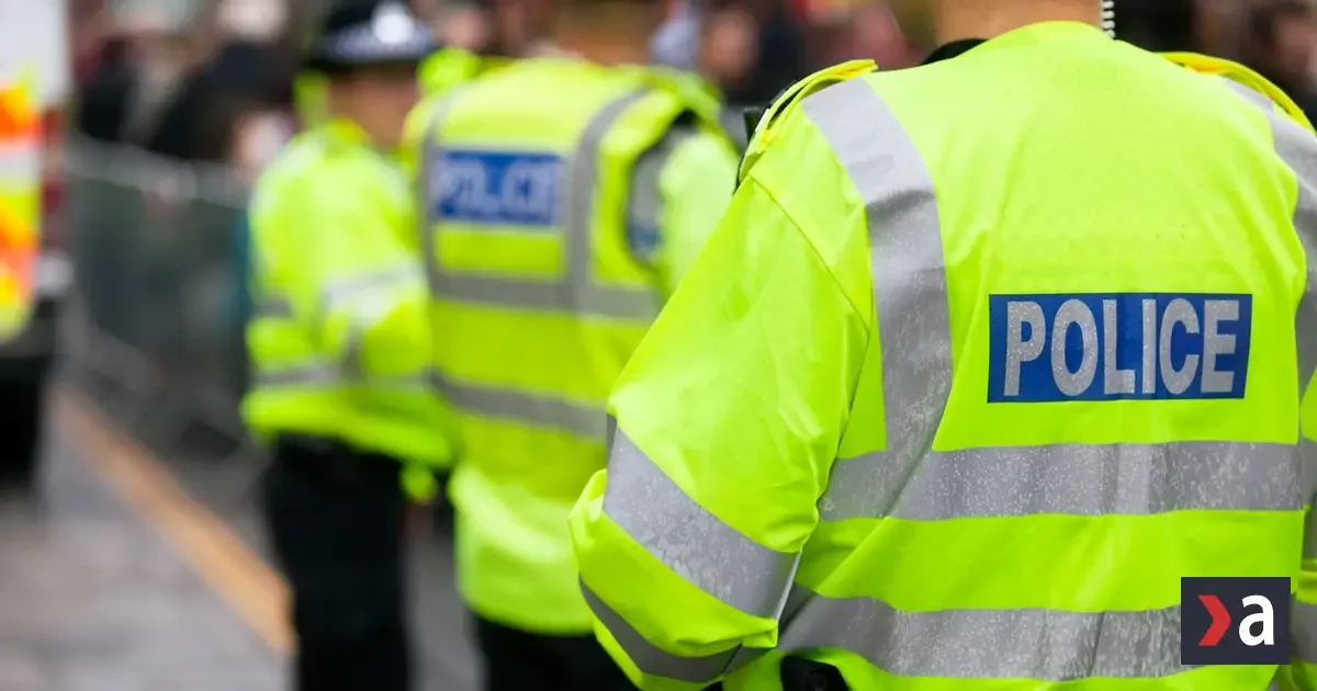 Britská polícia spustila rozsiahlu akciu proti mafii, 17 zadržaných