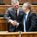 Daň z transakcií pretrváva, hoci Fico v auguste sľuboval jej zrušenie