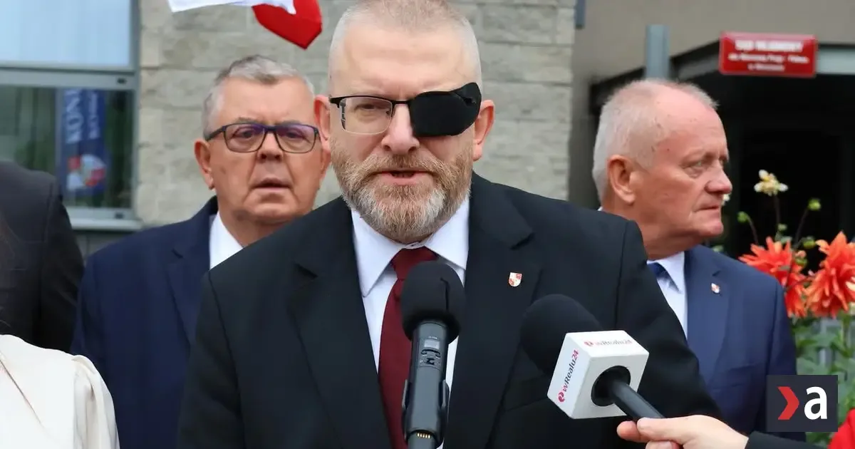 Europarlament zbavil imunity poľského poslanca Brauna. Čelí stíhaniu za holokaust