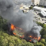 Hasiči celú noc zasahovali pri požiari v bývalých kasárňach v Nitre