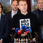 Hnutie Slovensko žiada parlament, aby riešil drahé palivá, a chce kresať platy ministrom