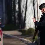 Kosovská polícia zadržala deväť Srbov za vojnové zločiny