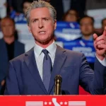 Newsom nechce súperiť s Harrisovou o Biely dom