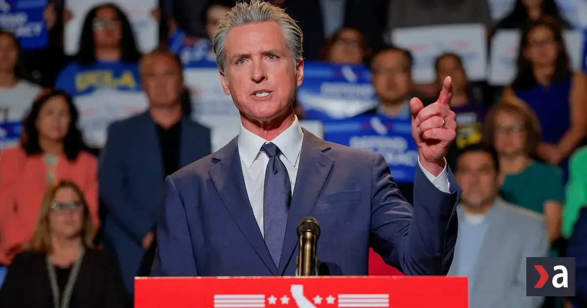 Newsom nechce súperiť s Harrisovou o Biely dom