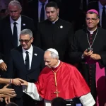 Pápež Lev XIV. v Paríži vyzval na dôstojný život migrantov a kritizoval prístup USA