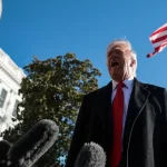 Po chaotických hodinách obrat: Biely dom vpustil novinárov CNN, MS NOW a Politico