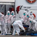 Počet obetí požiaru filipínskeho trajektu stúpol na 76, potápači našli desiatky tiel