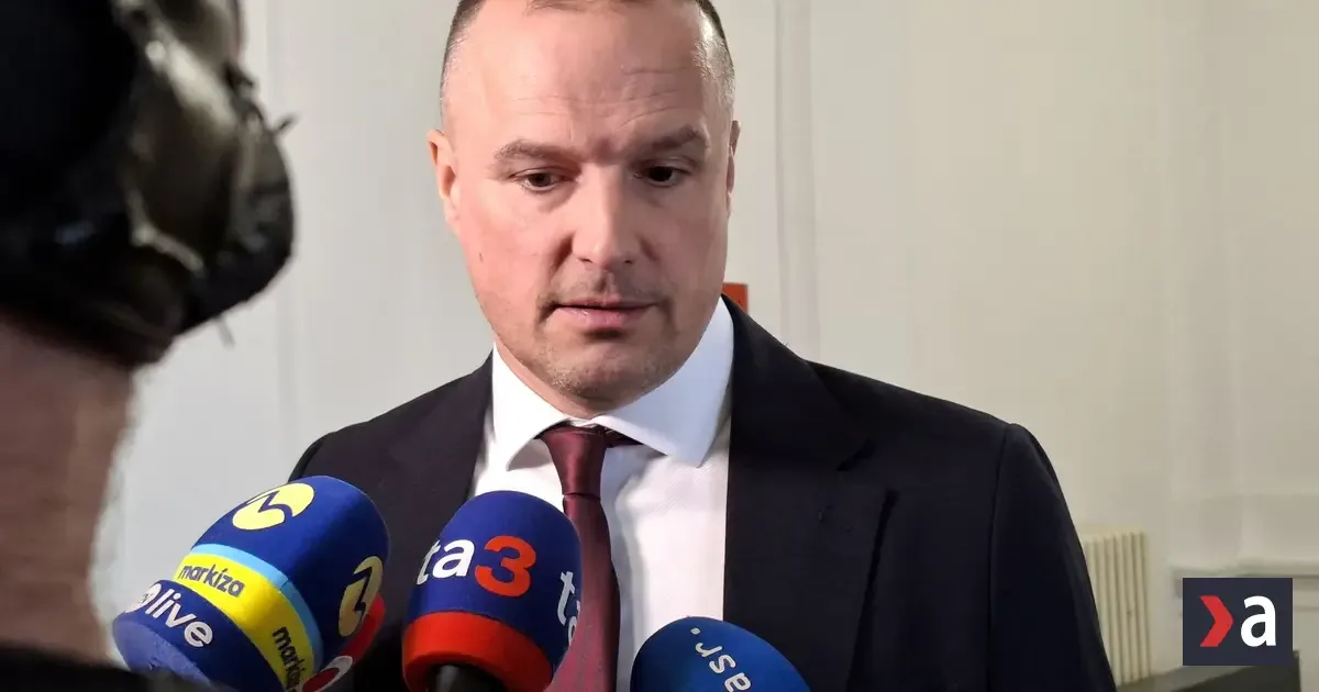 Poradca premiéra Davida Lindtnera má začiatkom novembra predstúpiť pred odvolací súd