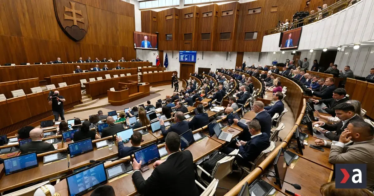 Poslanci otvoria schôdzu parlamentu, Šutaj Eštok ohlási pomoc s azbestom
