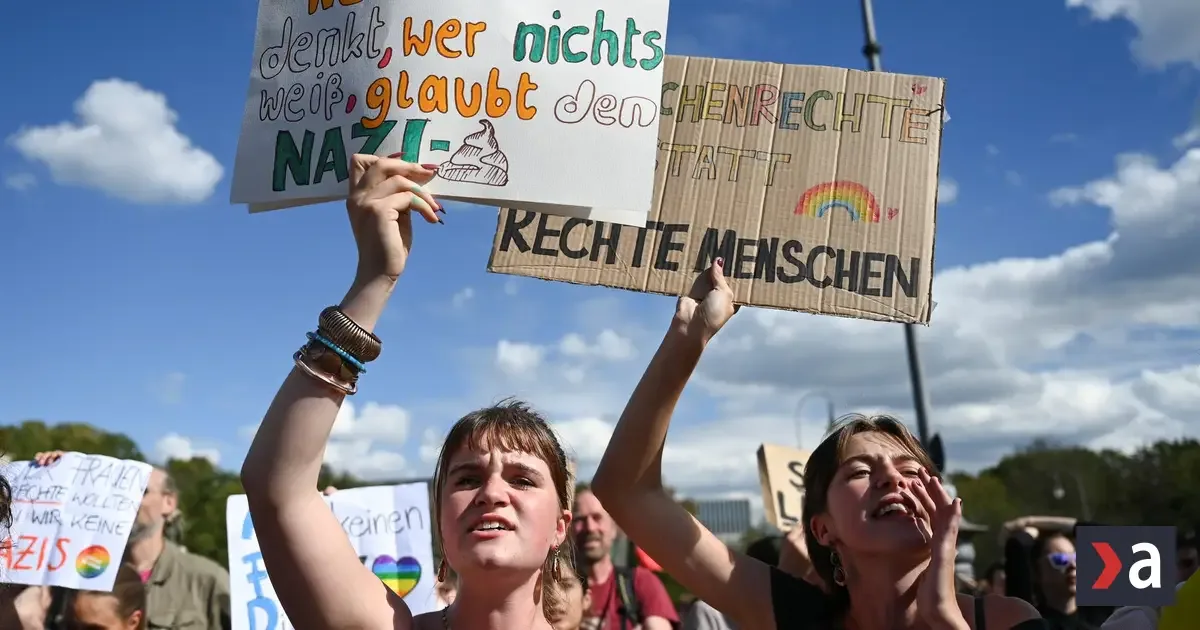 Protesty proti AfD: žiadajú úplný zákaz po volebnom triumfe