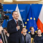 Sikorski sa po rokoch stretol s bieloruským ministrom, rokovali o hraniciach aj Rusku